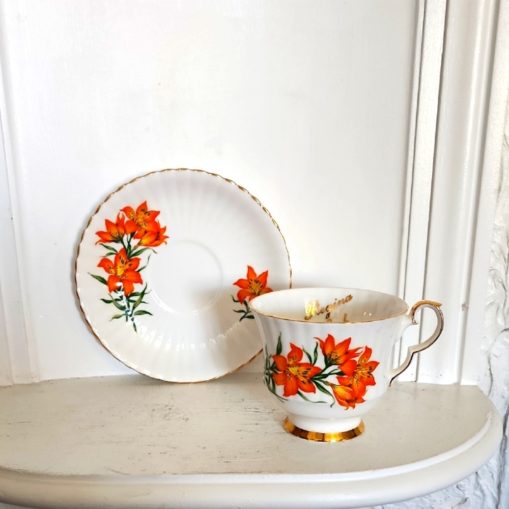 Royal Windsor Fine Bone China Prairie Lily Tea Cup & Saucer - Gold -England